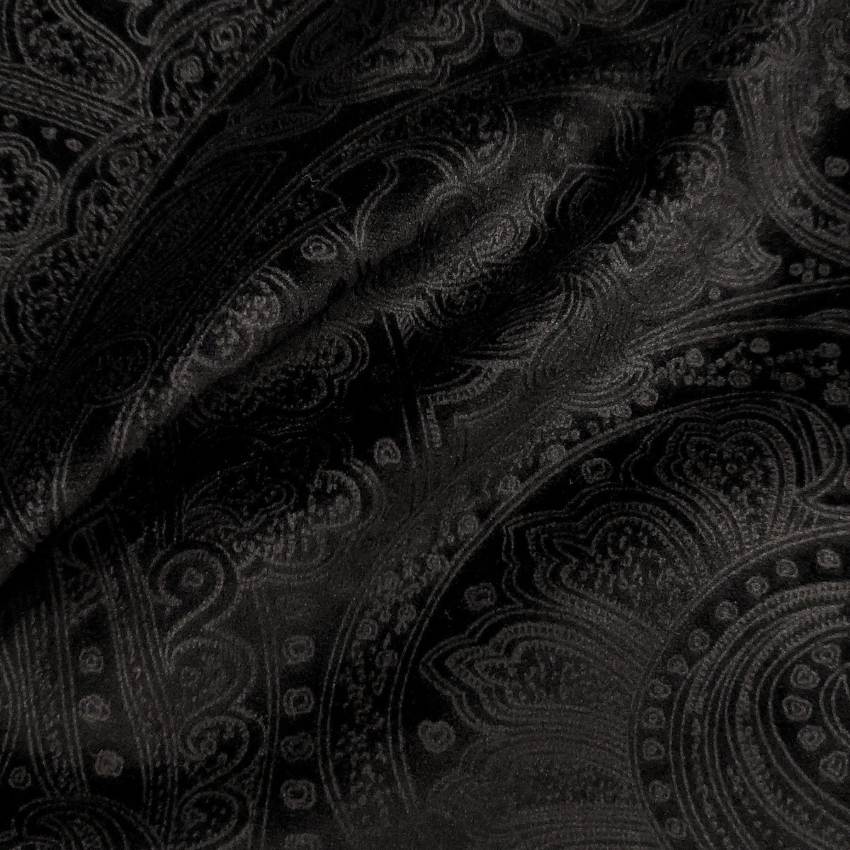 Gros plan du jacquard noir du costume Siècle